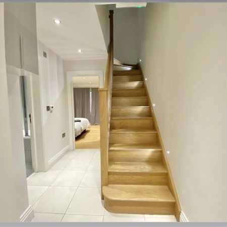 Luxury 4-Bed Apartment With Balcony & Garden, Near Emirates Stadium, 15 Mins To Central London Exterior foto