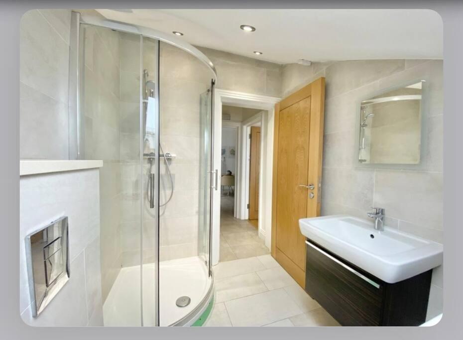 Luxury 4-Bed Apartment With Balcony & Garden, Near Emirates Stadium, 15 Mins To Central London Exterior foto