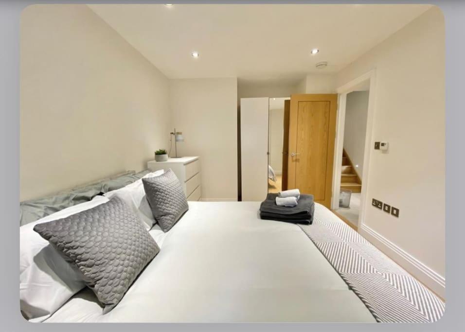 Luxury 4-Bed Apartment With Balcony & Garden, Near Emirates Stadium, 15 Mins To Central London Exterior foto