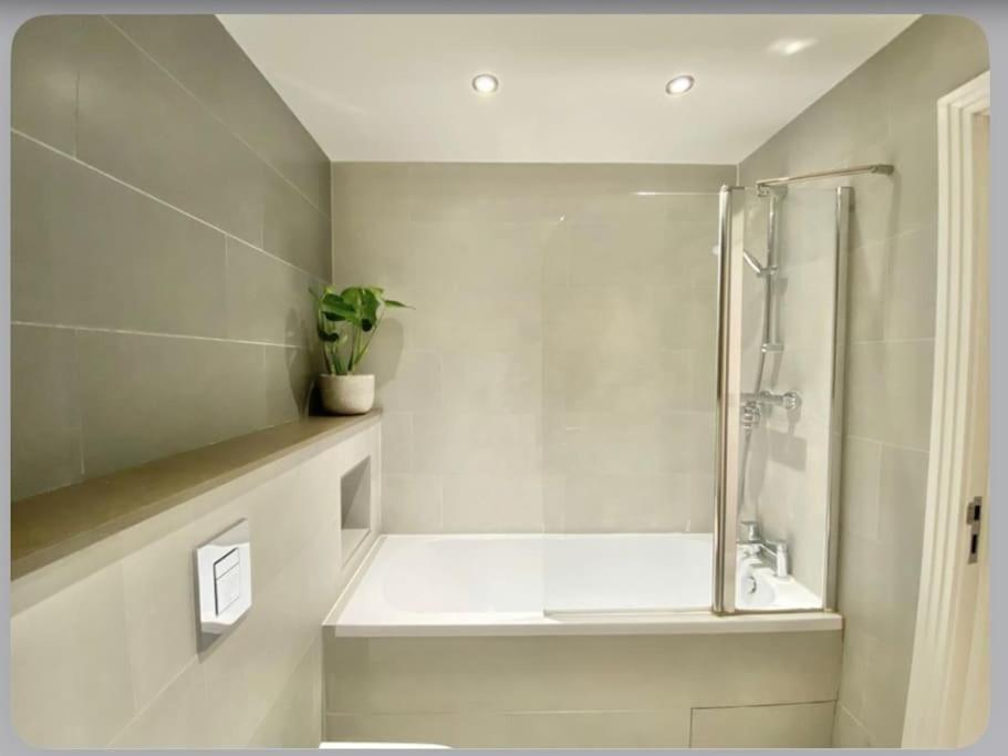 Luxury 4-Bed Apartment With Balcony & Garden, Near Emirates Stadium, 15 Mins To Central London Exterior foto