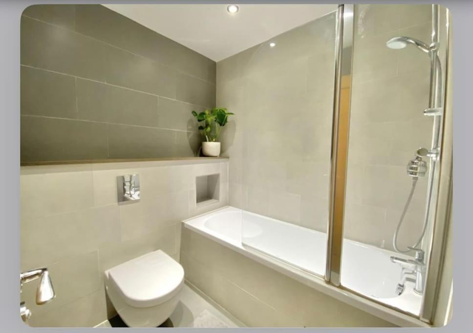 Luxury 4-Bed Apartment With Balcony & Garden, Near Emirates Stadium, 15 Mins To Central London Exterior foto