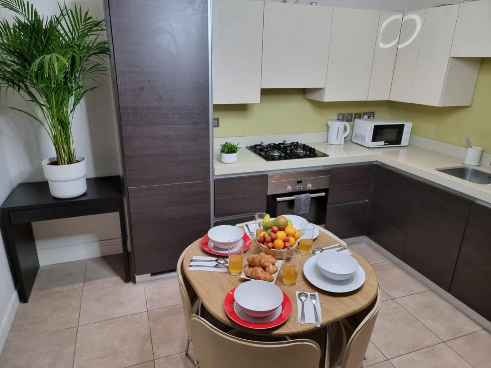Luxury 4-Bed Apartment With Balcony & Garden, Near Emirates Stadium, 15 Mins To Central London Exterior foto